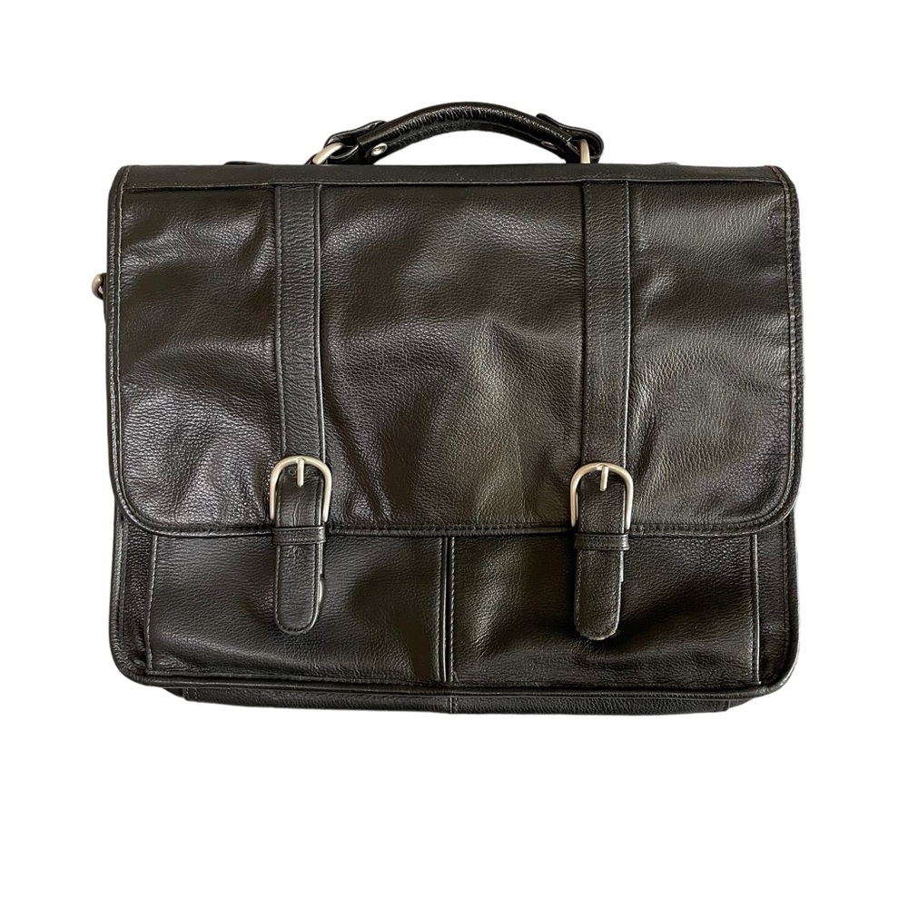 Wilson’s leather, black leather bag in mid condition.